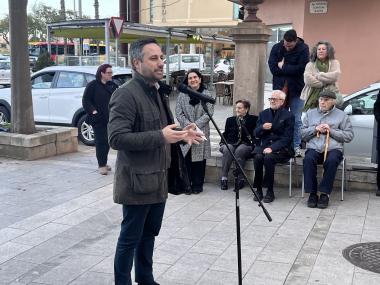 Ofrena floral a Antoni M. Alcover