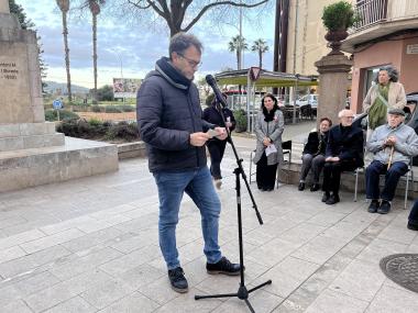 Ofrena floral a Antoni M. Alcover