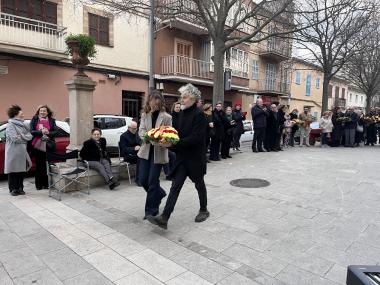 Ofrena floral a Antoni M. Alcover