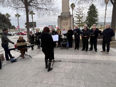 Ofrena floral a Antoni M. Alcover