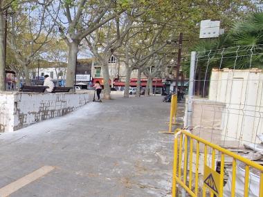 Les obres de millora de la plaça Ramon Llull han començat aquesta setmana. 