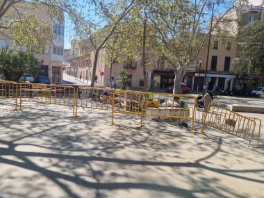 Les obres de millora de la plaça Ramon Llull han començat aquesta setmana. 