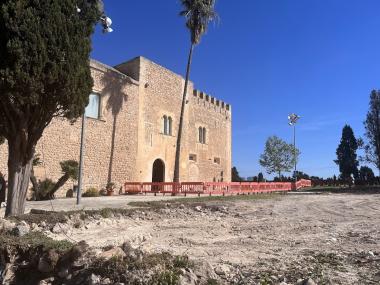 Obres de reforma de l'exterior de la Torre dels Enagistes. 