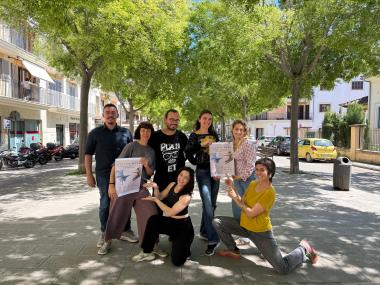 El delegat de Cultura, Ferran Montero, amb les professionals de la dansa que impulsen la Dancing Week.