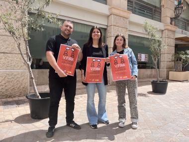La delegada de Promoció Econòmica i Desenvolupament Local, Paula Asegurado, amb l'equip del departament. 