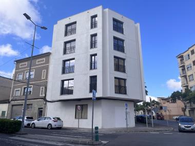 L'edifici del nou pis de propietat municipal. 