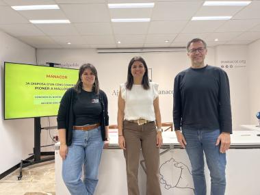 Miquel Oliver; Paula Asegurado i Antònia Buades, a la presentació del Cens Comercial de Manacor. 