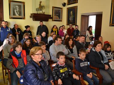 El concurs de fotos ‘Felicita per Nadal de Cor’ entrega una panera de més de 300 euros i obsequis als 10 finalistes El concurs de fotos ‘Felicita per Nadal de Cor’ entrega una panera de més de 300 euros i obsequis als 10 finalistes