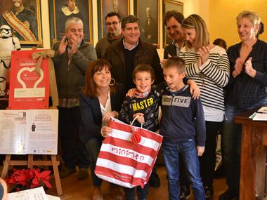 El concurs de fotos ‘Felicita per Nadal de Cor’ entrega una panera de més de 300 euros i obsequis als 10 finalistes El concurs de fotos ‘Felicita per Nadal de Cor’ entrega una panera de més de 300 euros i obsequis als 10 finalistes