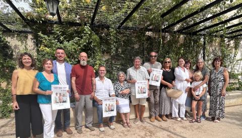 El batle de Manacor, Miquel Oliver, i el delegat de Cultura, Ferran Montero, han compartit una estona amb l’artista Miquel Mesquida i amb els familiars de Llorenç Ginard i Llorenç Femenias, a més del comissari de l’exposició, Antoni Sansó