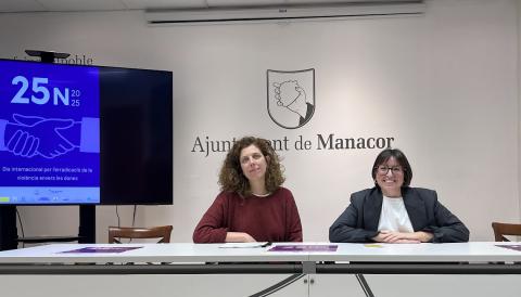 La delegada d'Igualtat, Carme Gomila, amb la tècnica Laura Socies. 