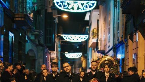 La Colcada va discórrer amb el silenci del públic i el redoble dels tambors