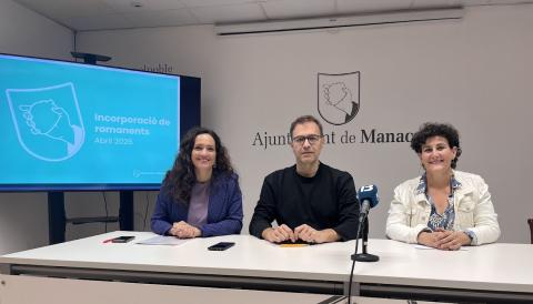 Miquel Oliver, Núria Hinojosa i Antònia Llodrà en roda de premsa. 