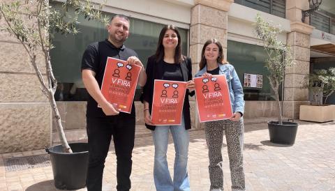 La delegada de Promoció Econòmica i Desenvolupament Local, Paula Asegurado, amb l'equip del departament. 