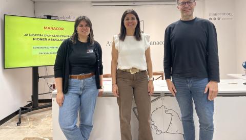 Miquel Oliver; Paula Asegurado i Antònia Buades, a la presentació del Cens Comercial de Manacor. 