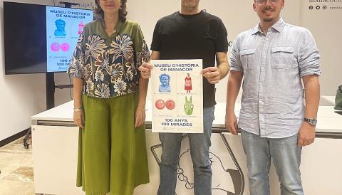 Miquel Oliver, Magdalena Salas i Ferran Montero, durant la presentació de l'acte. 